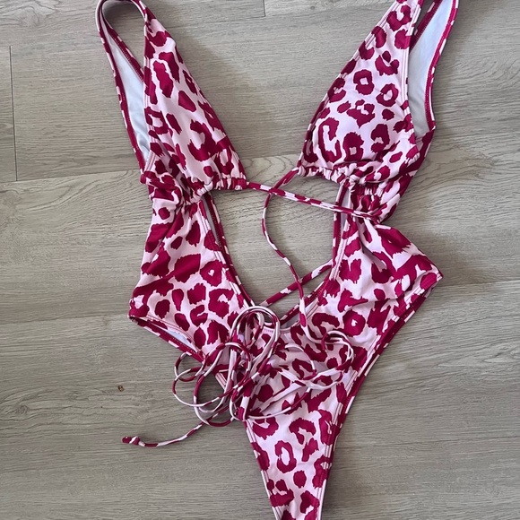 Pink Leopard Print Swimsuit Size Large - Picture 9 of 10